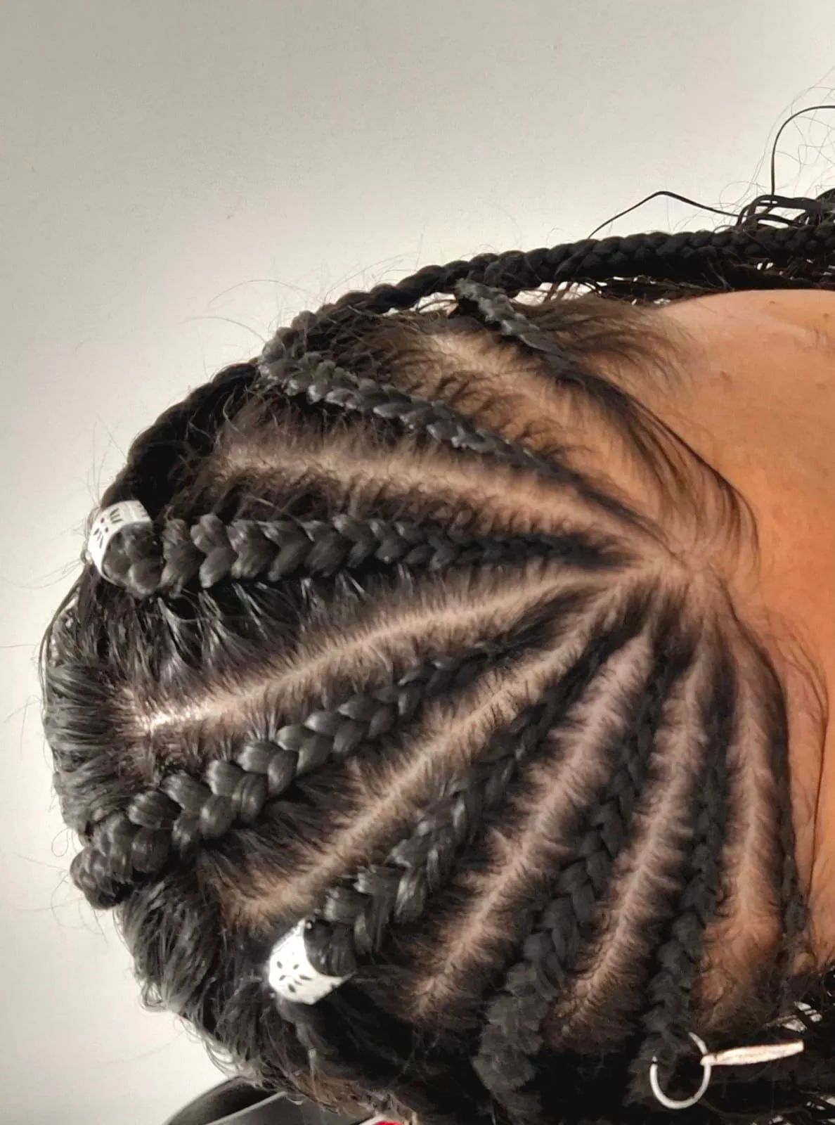 Nagô com desenho em leque e divisões bem marcadas